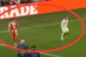 有点无语😅阿诺德踩掉迪亚斯的鞋还一脚踢出场，迪亚斯摊手不解